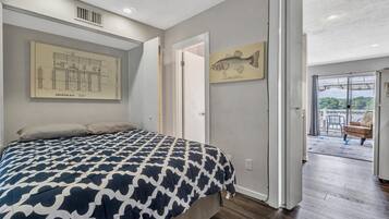 1 bedroom, bed sheets