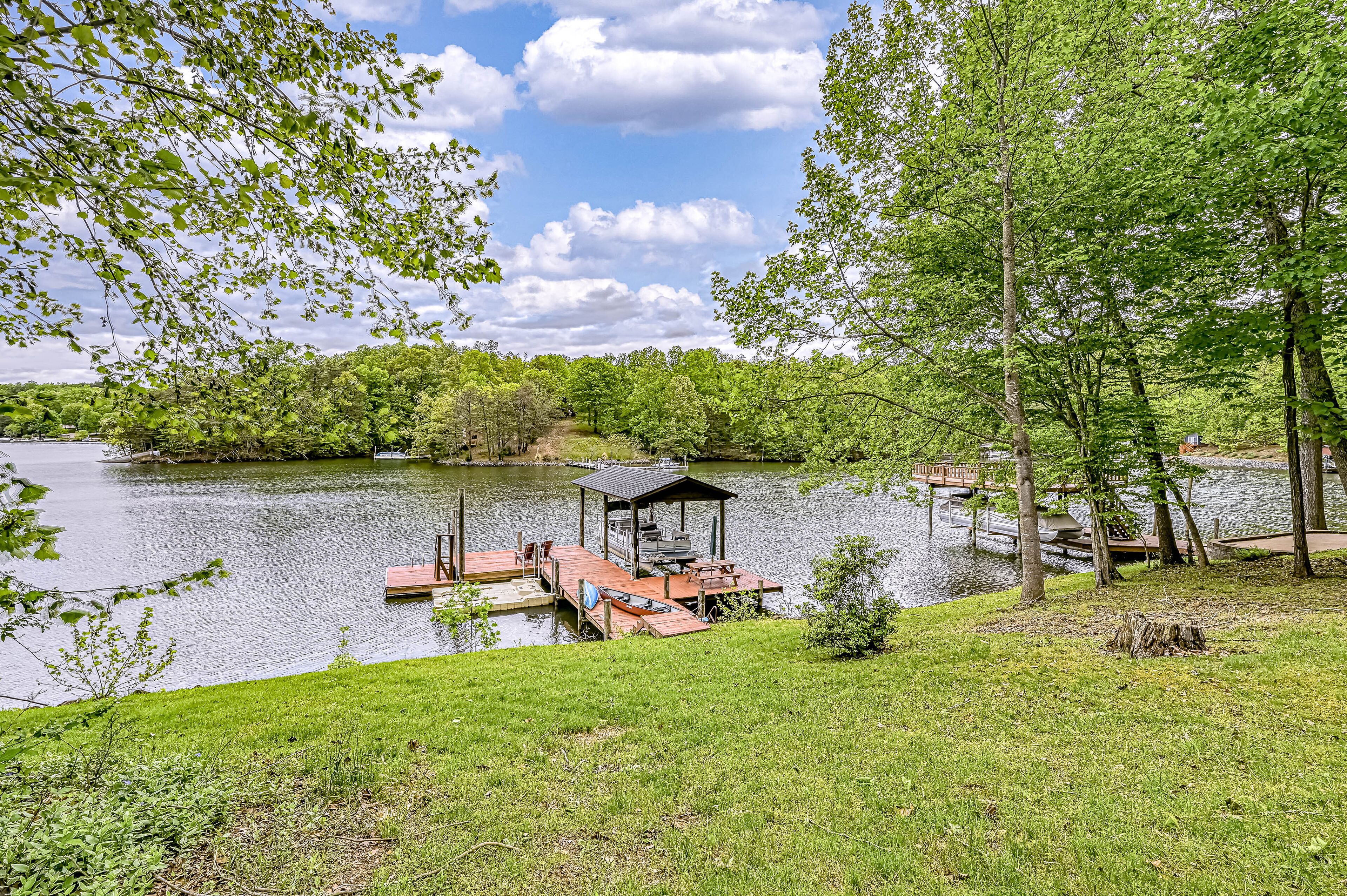 S'thern Rock - Lakefront home with views, dock, screened porch, kayak & canoe