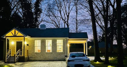 ~2 Bedroom Cozy Gem 💎 5 minutes from Downtown Spartanburg~