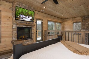 3 bedrooms, desk, iron/ironing board, travel crib