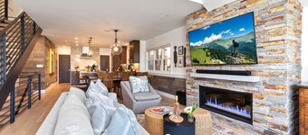 Empire 4 Bedrooms PEA-1009 by KBM