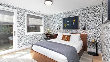 Studio (4 Bedrooms) | 4 bedrooms, laptop workspace, iron/ironing board, bed sheets