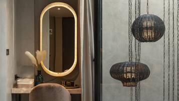 Sky Light | Laptop workspace, blackout drapes, free WiFi, bed sheets