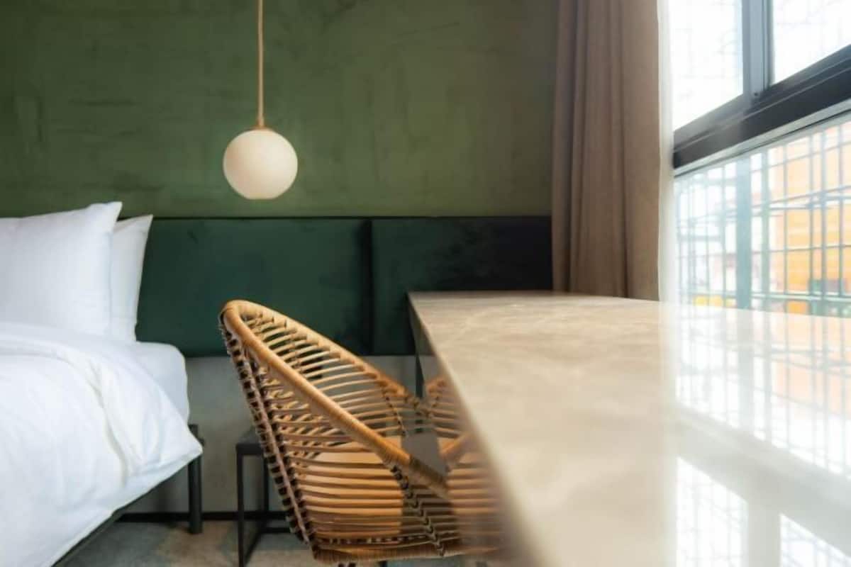 Espacio para trabajar con laptop, cortinas blackout y wifi gratis