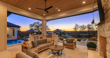 ***NEW*** POOL | HOT TUB | POOL TABLE | Fire Pit | 16 Queen Beds