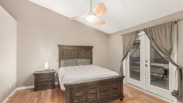 3 bedrooms, iron/ironing board, travel crib, free WiFi