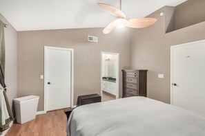 3 chambres, fer et planche à repasser, lit parapluie, Wi-Fi gratuit