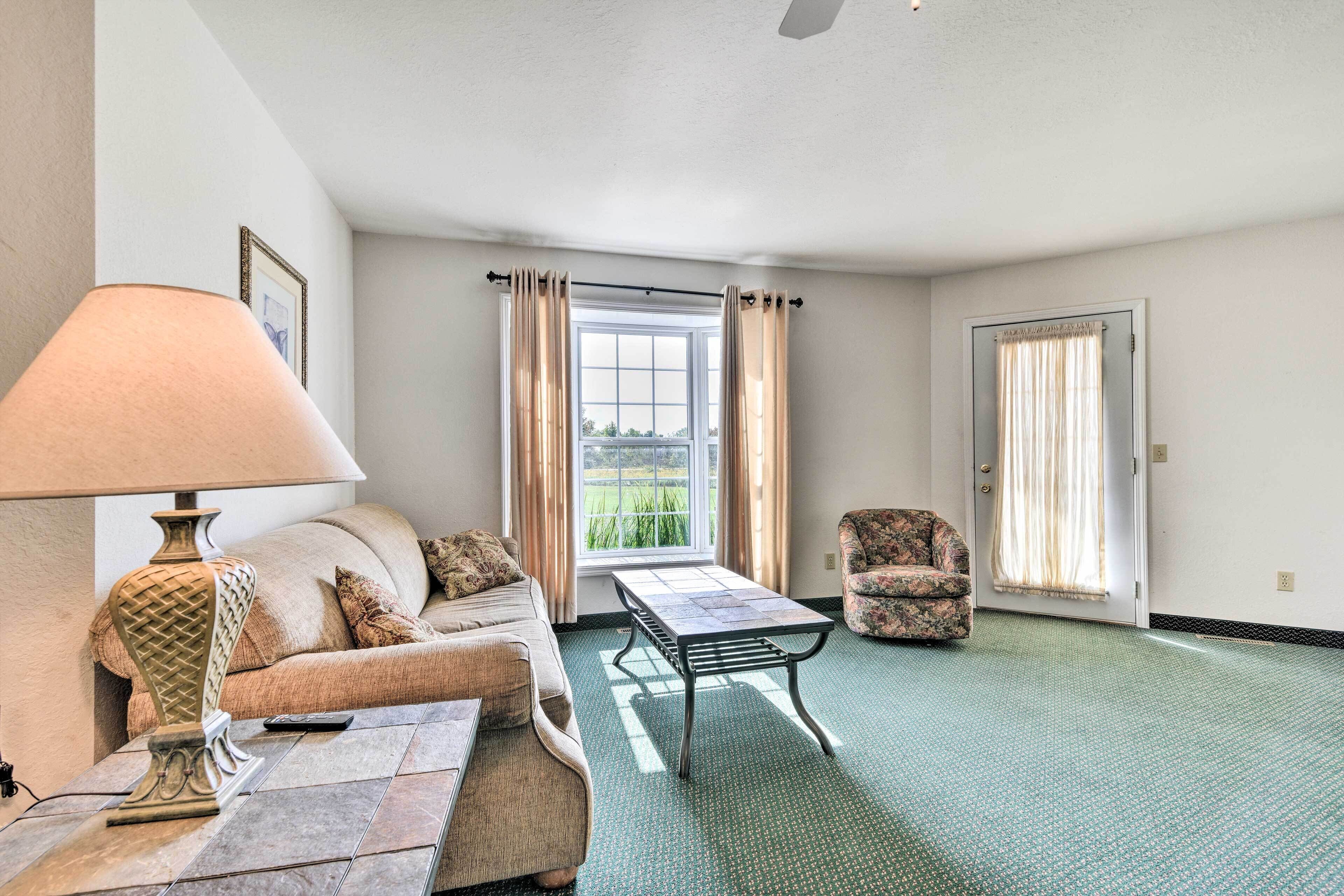 Step-Free Access Condo - Walk to Lake Huron!