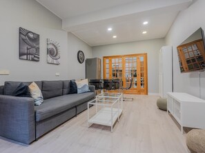 TV - Avenida Gaudi Barcelona (Barcelona)