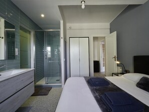 4 makuuhuonetta, silitysrauta/-lauta, internet, vuodevaatteet