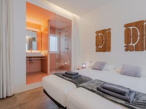 4 dormitorios, tabla de planchar con plancha, Internet y ropa de cama