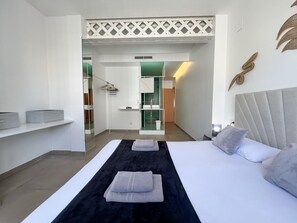 4 slaapkamers, een strijkplank/strijkijzer, internet, beddengoed