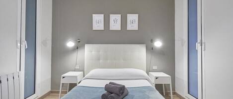 2 bedrooms, iron/ironing board, Internet, bed sheets