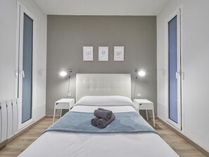 2 bedrooms, iron/ironing board, Internet, bed sheets