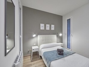 2 bedrooms, iron/ironing board, Internet, bed sheets - Gran Via Terrace Barcelona (Barcelona)