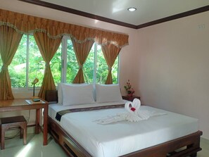 1 bedroom, desk, free WiFi, bed sheets