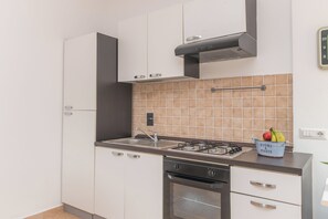 Family Apartment, 1 Bedroom (La Dimora Di Montelittu With AC) | Private kitchenette | Fridge, oven, stovetop, cookware/dishes/utensils