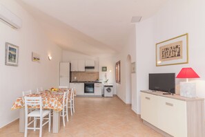 Family Apartment, 1 Bedroom (La Dimora Di Montelittu With AC) | Living room | 21-inch flat-screen TV with cable channels, TV