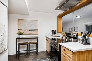 Fridge, microwave, dishwasher, coffee/tea maker - Estate Surrounded By Trees, Hills, and Farmland, w/ Fire-Pits, Air Hockey, Foosball, BBQ, Pet-Friend (Damascus)