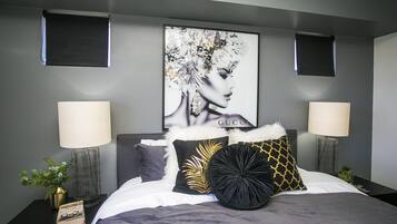 6 chambres, bureau, fer et planche à repasser, lit parapluie