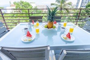 屋外ダイニングエリア