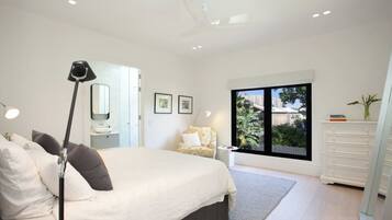 4 bedrooms, desk, iron/ironing board, free WiFi