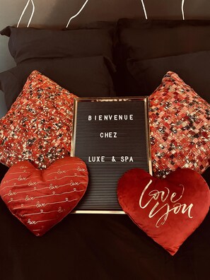 1 slaapkamer, een strijkplank/strijkijzer, gratis wifi, beddengoed