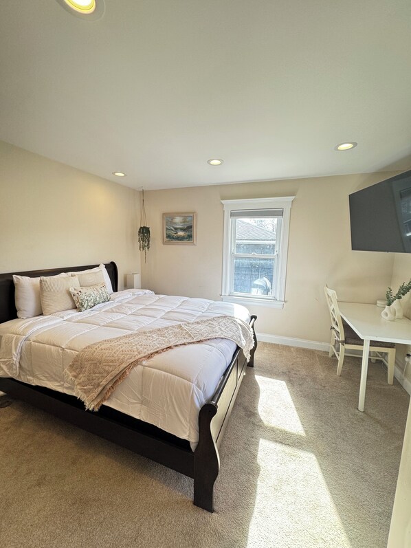 3 habitaciones, escritorio, tabla de planchar con plancha y wifi gratis 