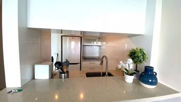 Fridge, microwave, stovetop, coffee/tea maker