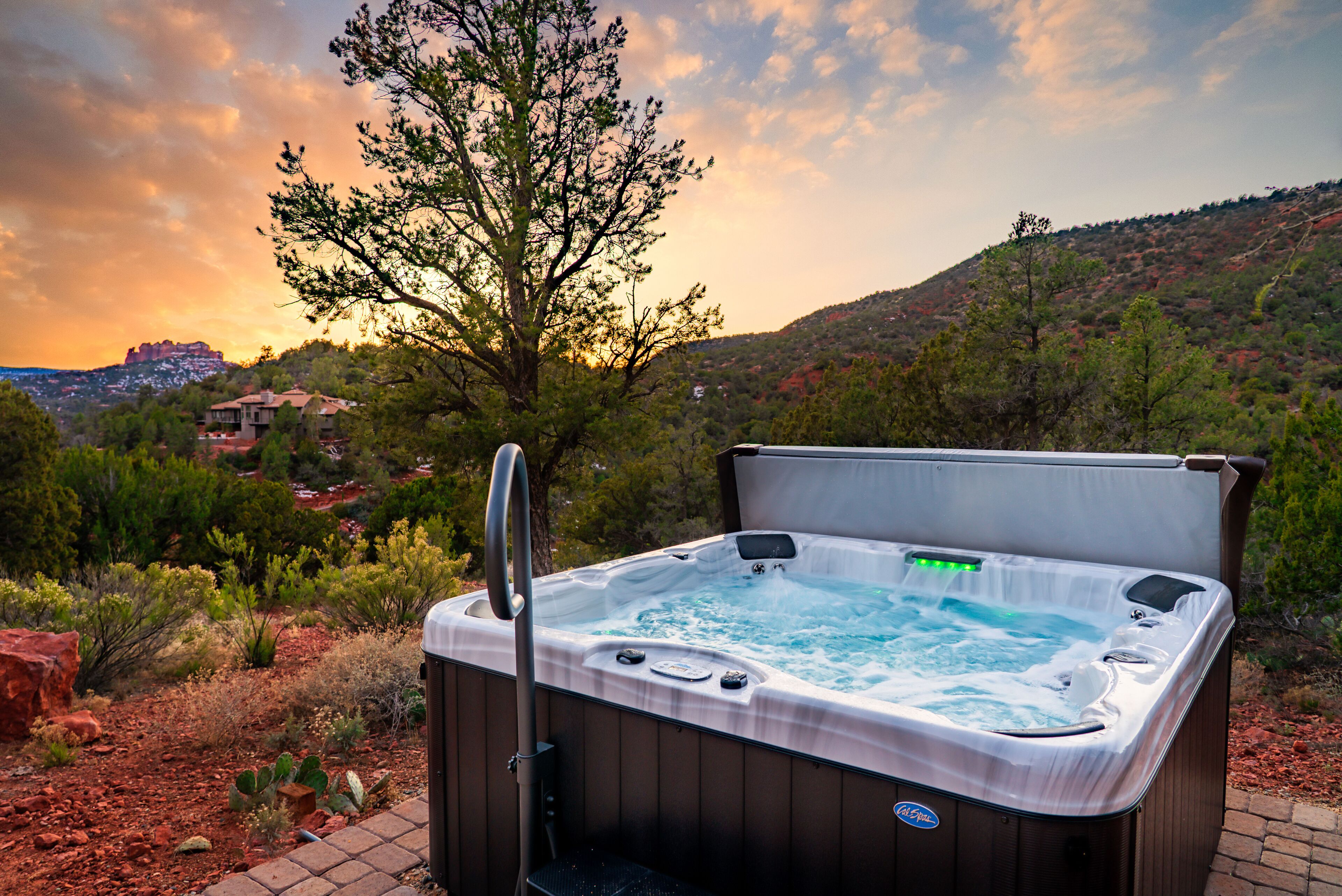 Hot tub! Game room, stargazing, and mountain views at Happy Javelina!
