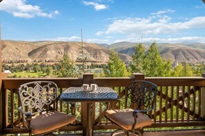Outdoor dining - Beaver Creek Landing A302 (Avon)