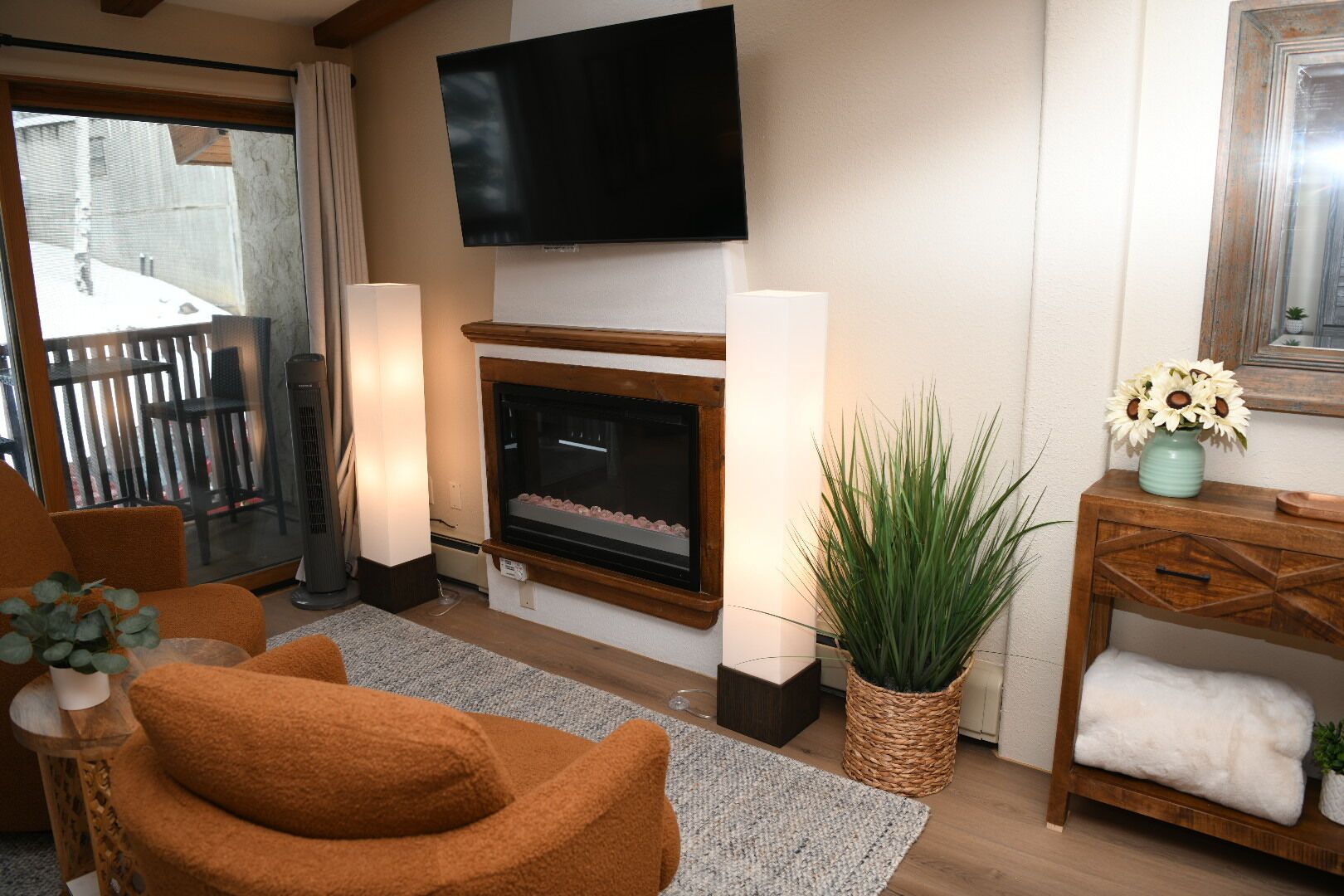 Télévision, cheminée