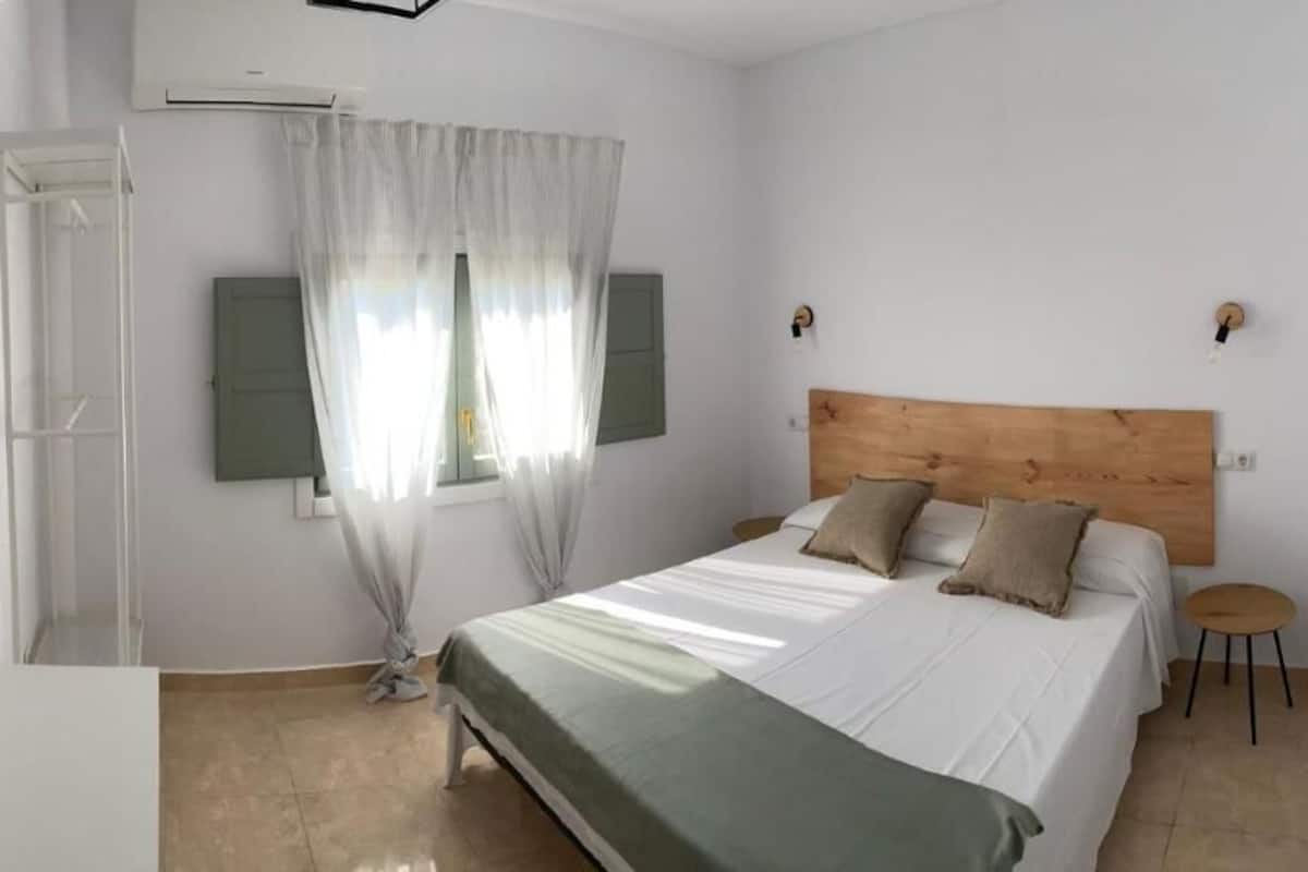 Down comforters, free WiFi, bed sheets