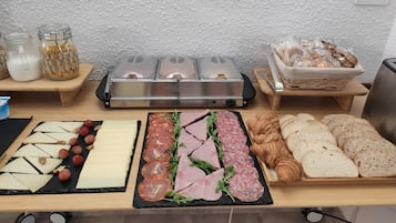 Daily buffet breakfast (EUR 7 per person)