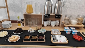 Päivittäinen buffetaamiainen (7 EUR per henkilö)