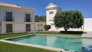 Sæsonbestemt udendørs pool