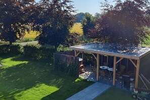 Outdoor dining - Holiday Home in Silvolde with Hot Tub (Silvolde)