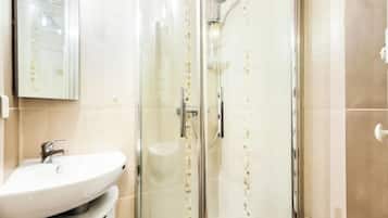 Douche, sèche-cheveux, papier toilette