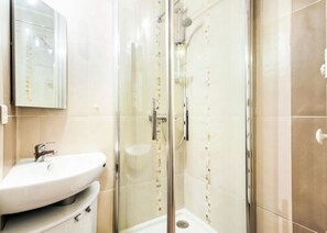 Shower, hair dryer, toilet paper - 4/6 PERSON RENTAL - LE FAYARD- 800M FROM THE CENTER (Arâches-la-Frasse)