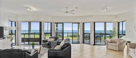 TV, caminetto, tavolo da ping pong