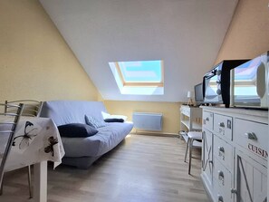 TV - Cozy studio cabin for 4 in the heart of the resort (Bolquère-Pyrénées 2000)