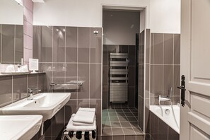 Bathroom - Château de Didonne (Semussac)