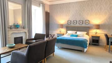 Deluxe Triple Room, Courtyard View | Premium bedding, in-room safe, individually decorated