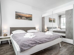 2 bedrooms, desk, iron/ironing board, free WiFi