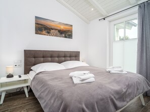 2 Schlafzimmer, Schreibtisch, Bügeleisen/Bügelbrett, kostenloses WLAN