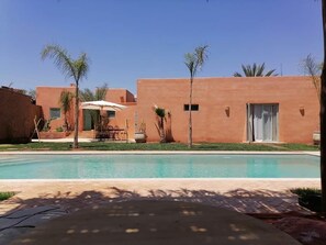 Outdoor pool - Totally privatize, not overlooked. cooker service included (Marrakech)