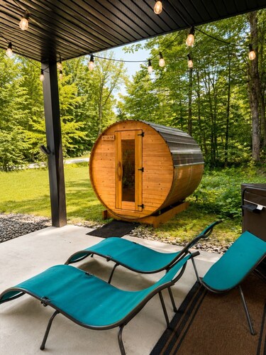 New Family Cottage Tremblant-4 Bdrs w/ Hot Tub