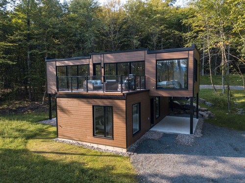 New Family Cottage Tremblant-4 Bdrs w/ Hot Tub