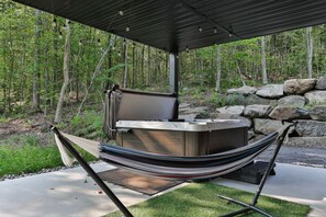 Terrace/patio - New Family Cottage Tremblant-4 Bdrs w/ Hot Tub (La Conception)