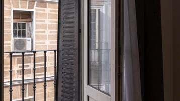 Two-Bedroom Apartment with Balcony | Terraza o patio